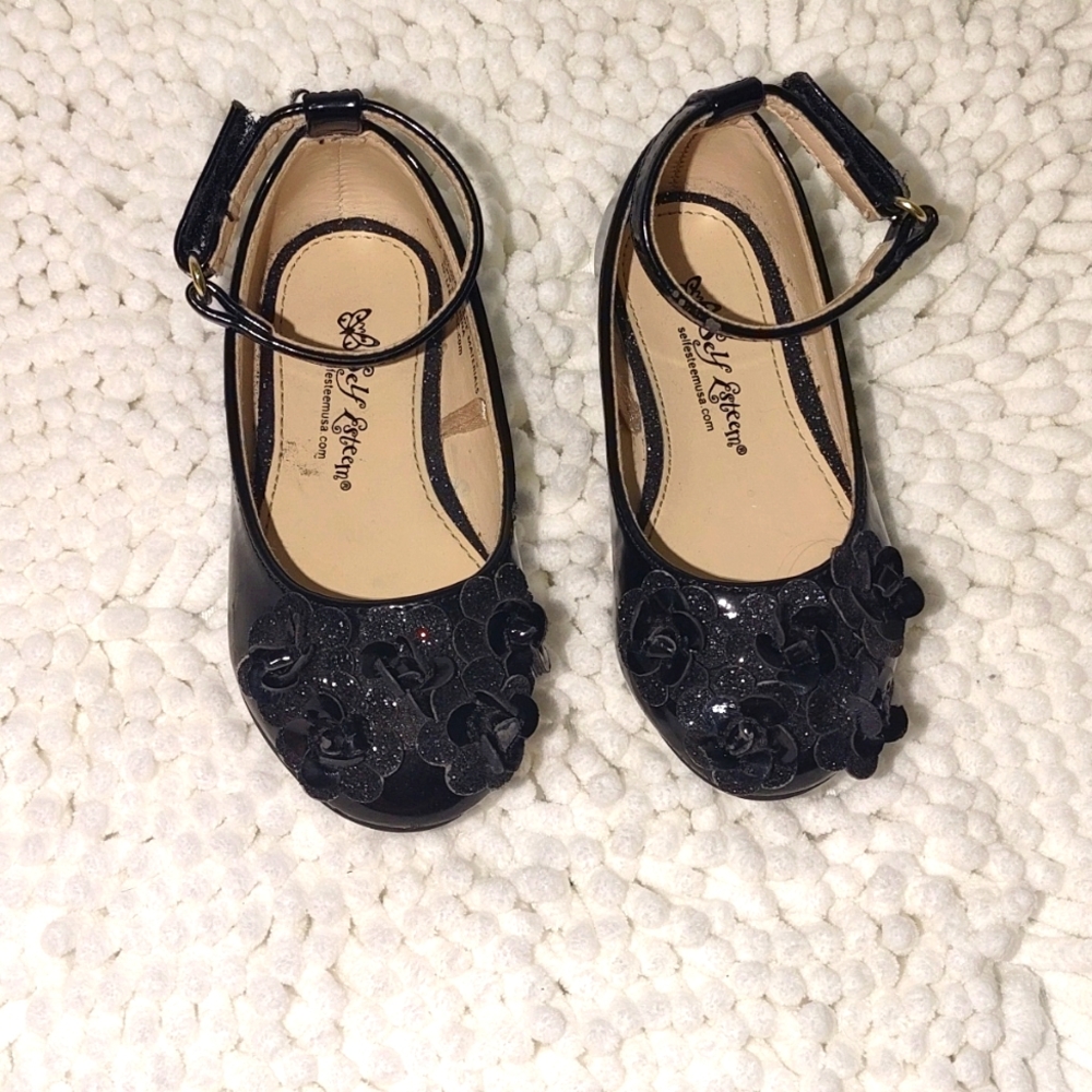 Baby girl flat shoes size 5